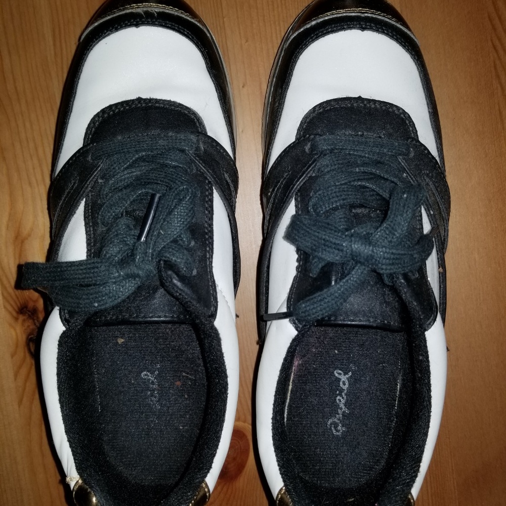 Shoes - Picture 3 of 4